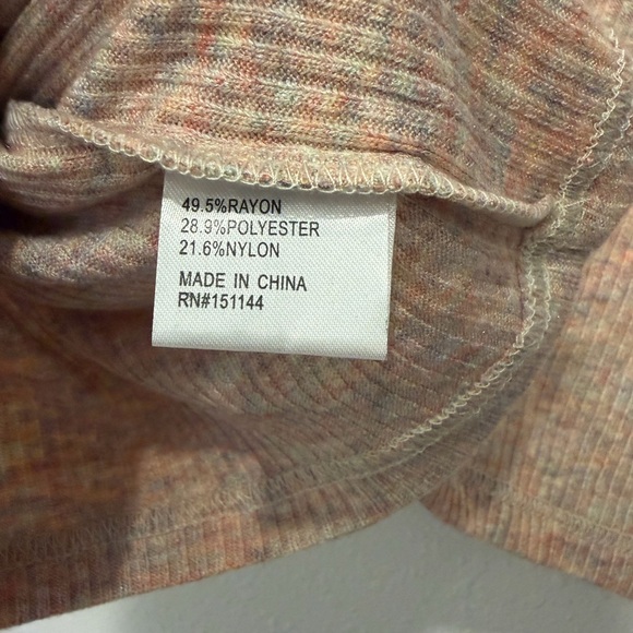 Lea & Viola Cropped Marled Hoodie - Picture 8 of 8